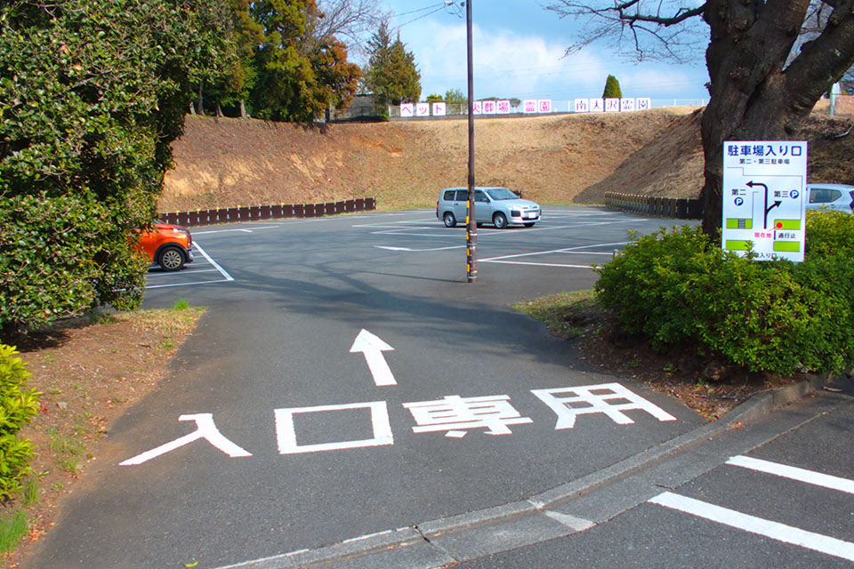 町田市の葬儀社であるファミリー福祉セレモニーが案内する南多摩斎場の車両専用入口